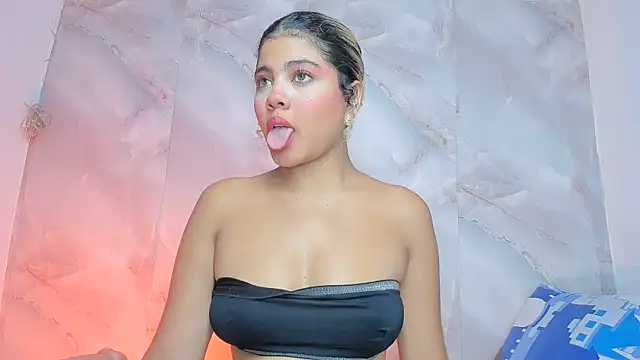 sofiacastillo01 online show from 06-11-26, 01:42