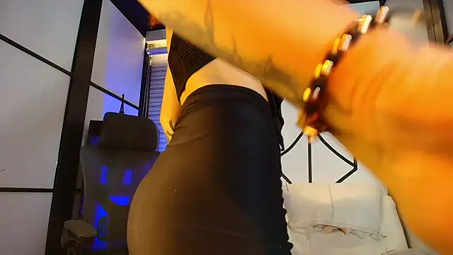 Snapshot of VictoriaRosse_ chatting on 01-26-25, 02:14 VictoriaRosse online show from 01-26-25, 02:14