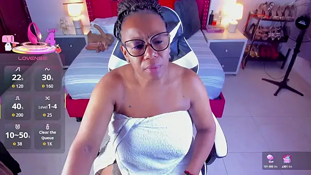 Snapshot of ShantalDior chatting on 09-09-25, 03:06 ShantalDior online show from 09-09-25, 03:06