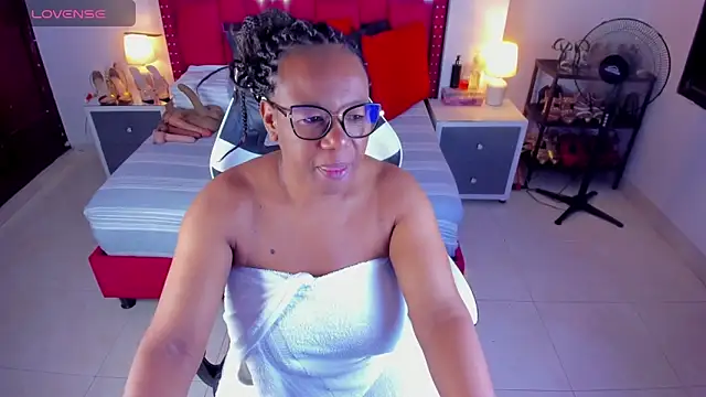 Snapshot of ShantalDior chatting on 09-11-25, 05:40 ShantalDior online show from 09-11-25, 05:40