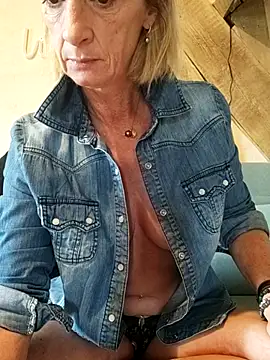 Snapshot of tatianasexymilf chatting on 10-29-25, 09:55 tatianasexymilf online show from 10-29-25, 09:55