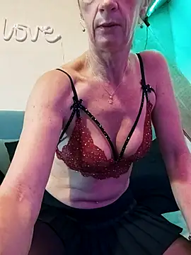 Snapshot of tatianasexymilf chatting on 12-14-25, 10:31 tatianasexymilf online show from 12-14-25, 10:31