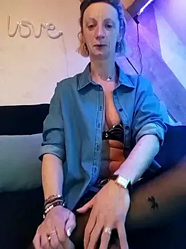 Snapshot of tatianasexymilf chatting on 01-17-26, 04:00 tatianasexymilf online show from 01-17-26, 04:00