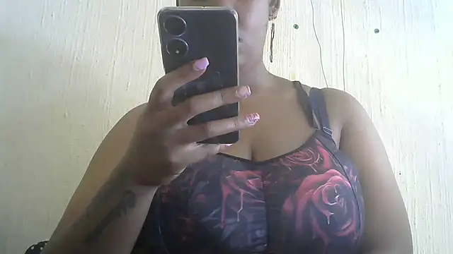 Snapshot of NippleMilkXx chatting on 01-20-25, 06:21 NippleMilkXx online show from 01-20-25, 06:21