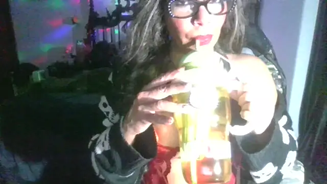 Snapshot of MadisonJayde chatting on 12-19-24, 02:34 MadisonJayde online show from 12-19-24, 02:34