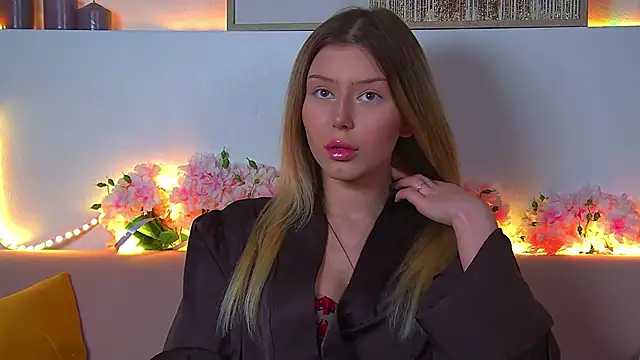 Snapshot of LiliaBianka chatting on 02-16-25, 12:43 LiliaBianka online show from 02-16-25, 12:43