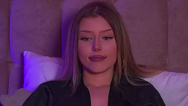 Snapshot of LiliaBianka chatting on 02-21-25, 03:43 LiliaBianka online show from 02-21-25, 03:43