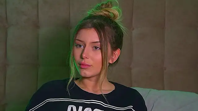 Snapshot of LiliaBianka chatting on 03-11-25, 03:34 LiliaBianka online show from 03-11-25, 03:34