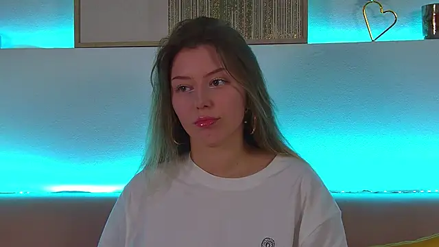 Snapshot of LiliaBianka chatting on 03-18-25, 03:53 LiliaBianka online show from 03-18-25, 03:53