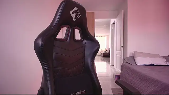 EmilyPaynne online show from 02-27-25, 07:15