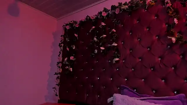 Snapshot of MaddyHudson chatting on 09-11-25, 07:58 MaddyHudson online show from 09-11-25, 07:58