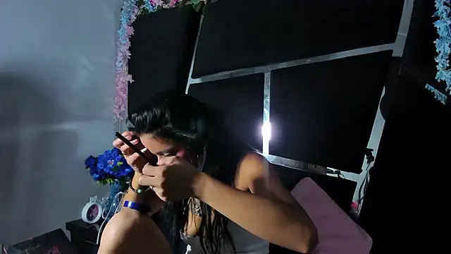 Snapshot of MaddyHudson chatting on 01-12-26, 09:53 MaddyHudson online show from 01-12-26, 09:53