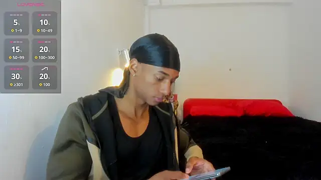 Snapshot of Malkongarcia chatting on 11-05-25, 01:44 Malkongarcia online show from 11-05-25, 01:44