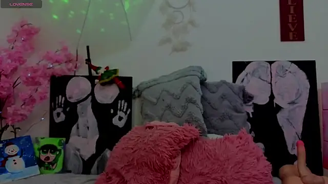 Snapshot of KilyetVera3x chatting on 12-21-25, 04:52 KilyetVera3x online show from 12-21-25, 04:52