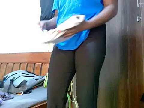 Snapshot of Sweet_choc chatting on 03-12-25, 05:07 Sweet choc online show from 03-12-25, 05:07