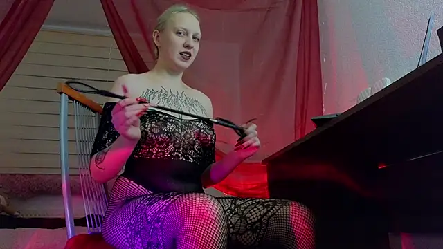 Snapshot of Martha_Hoffman chatting on 01-05-25, 03:55 Martha Hoffman online show from 01-05-25, 03:55