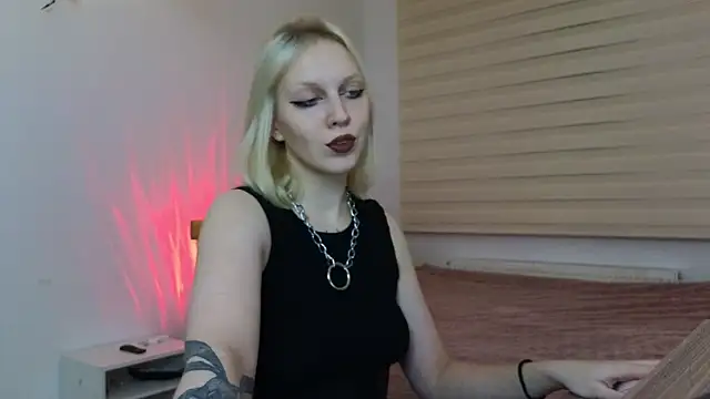 Snapshot of Martha_Hoffman chatting on 02-02-25, 08:08 Martha Hoffman online show from 02-02-25, 08:08