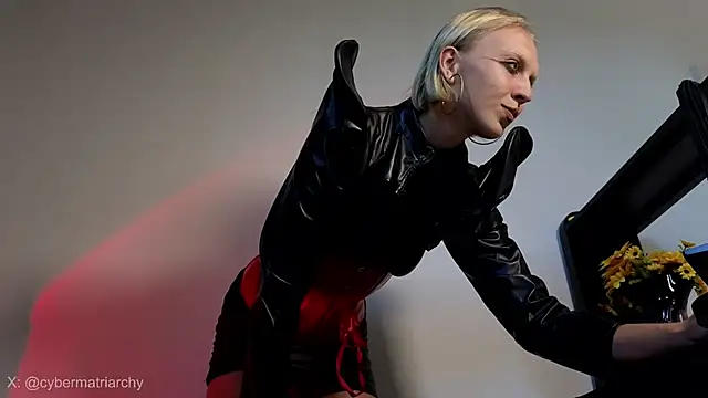 Snapshot of Martha_Hoffman chatting on 10-13-25, 06:46 Martha Hoffman online show from 10-13-25, 06:46