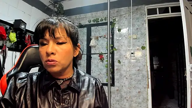 Snapshot of Erlinda-engel chatting on 02-18-25, 11:55 Erlinda-engel online show from 02-18-25, 11:55