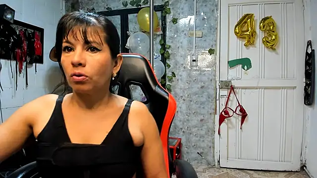 Snapshot of Erlinda-engel chatting on 03-04-25, 11:40 Erlinda-engel online show from 03-04-25, 11:40