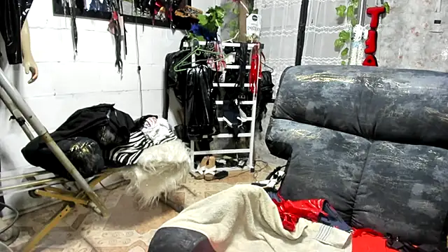 Snapshot of Erlinda-engel chatting on 09-23-25, 12:30 Erlinda-engel online show from 09-23-25, 12:30