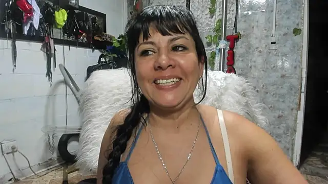 Snapshot of Erlinda-engel chatting on 10-01-25, 12:11 Erlinda-engel online show from 10-01-25, 12:11