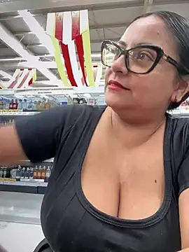 Snapshot of Sol_biglips chatting on 01-31-25, 01:23 Sol biglips online show from 01-31-25, 01:23