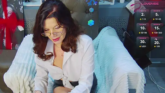 Snapshot of LucyBelli chatting on 12-20-25, 01:23 LucyBelli online show from 12-20-25, 01:23