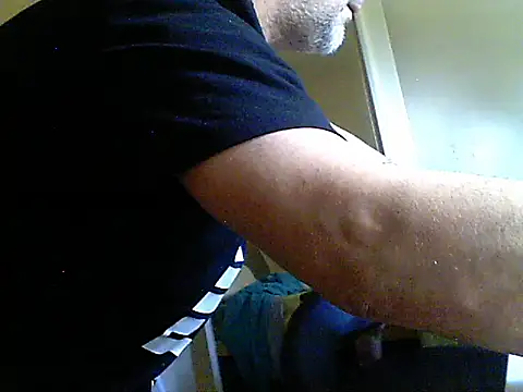 Snapshot of oopsxx chatting on 02-27-25, 12:23 oopsxx online show from 02-27-25, 12:23