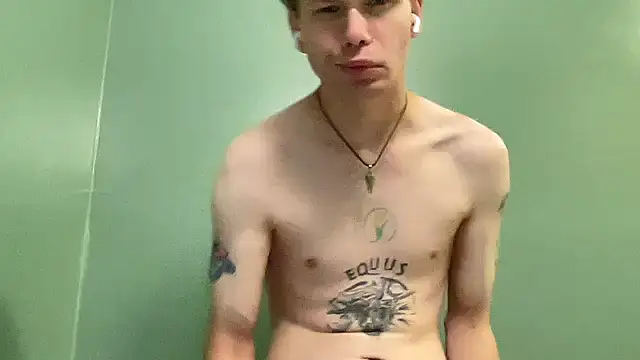 Snapshot of Mikeswanston chatting on 04-05-26, 07:11 Mikeswanston online show from 04-05-26, 07:11