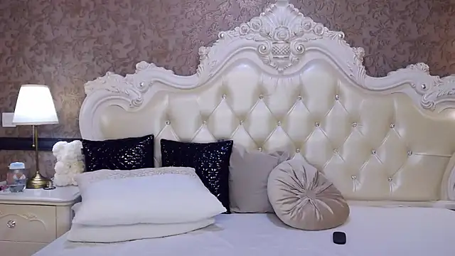 OliveWilson online show from 02-06-25, 01:32