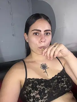 Snapshot of Azuna25 chatting on 06-30-26, 08:21 Azuna25 online show from 06-30-26, 08:21