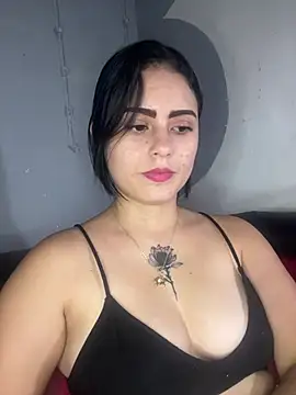 Snapshot of Azuna25 chatting on 07-31-26, 07:35 Azuna25 online show from 07-31-26, 07:35