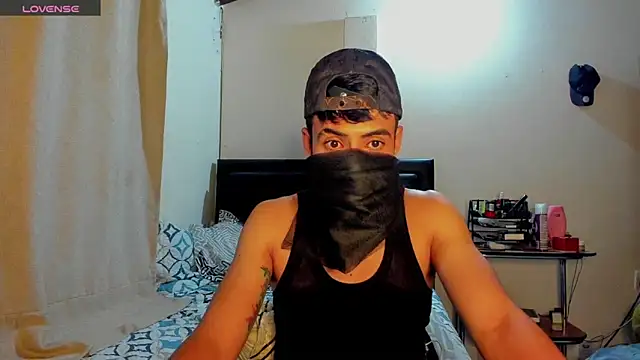 Snapshot of tom_thick chatting on 12-17-24, 03:17 tom thick online show from 12-17-24, 03:17