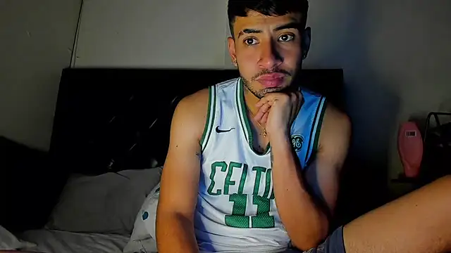 Snapshot of tom_thick chatting on 03-10-25, 05:18 tom thick online show from 03-10-25, 05:18