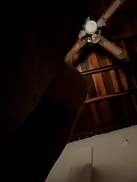 Snapshot of tom_thick chatting on 10-28-25, 06:28 tom thick online show from 10-28-25, 06:28