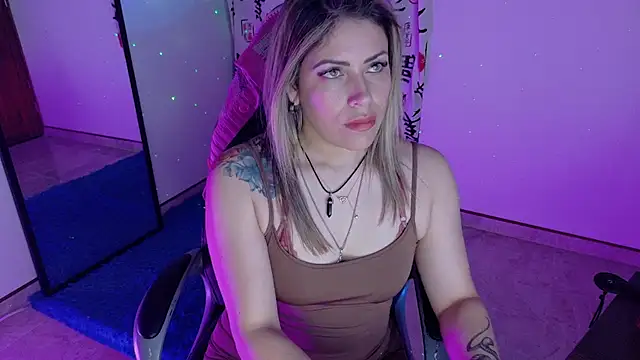 Natalia Montoya online show from 10-20-25, 03:07