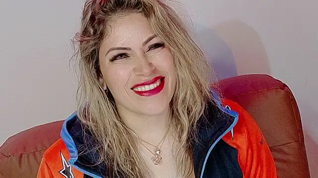 Natalia Montoya online show from 12-17-25, 01:55