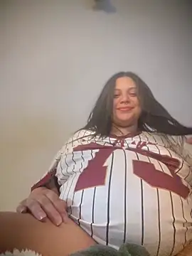 Snapshot of megan-wells chatting on 04-10-26, 05:01 megan-wells online show from 04-10-26, 05:01