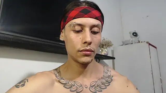 Snapshot of bix_couples chatting on 11-02-25, 04:37 bix couples online show from 11-02-25, 04:37