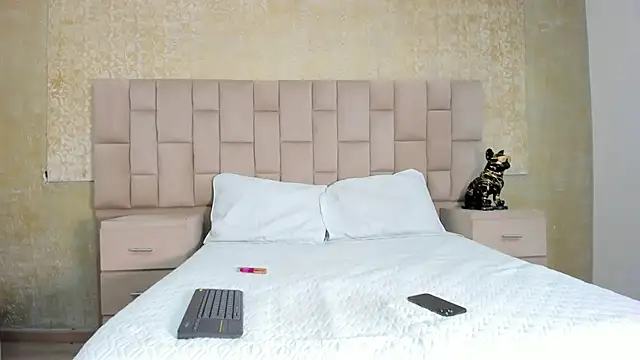 LaurenSnow online show from 02-28-25, 03:48