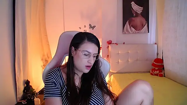 esmeraldaa230 online show from 03-01-25, 04:00