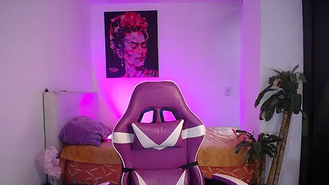 esmeraldaa230 online show from 01-10-26, 07:37