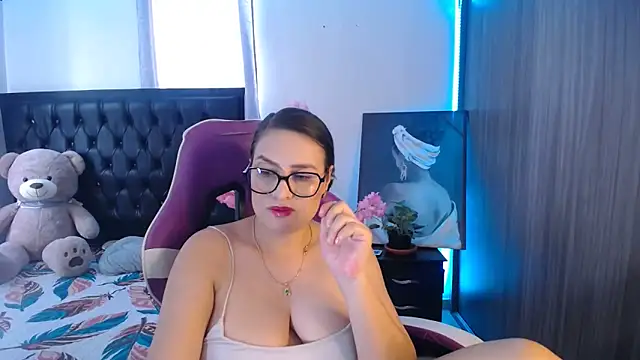 esmeraldaa230 online show from 05-27-26, 07:55