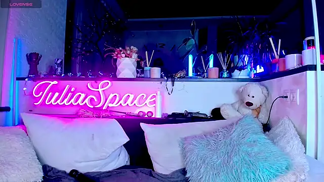  JuliaSpace  online show from 01-01-25, 04:07