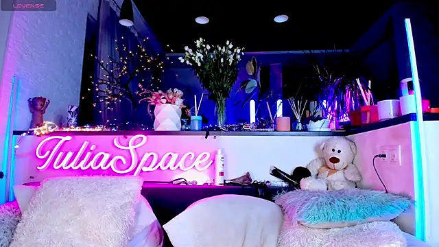  JuliaSpace  online show from 02-15-25, 07:50