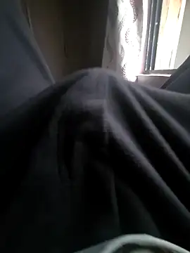 Snapshot of Yours1311 chatting on 10-30-25, 12:06 Yours1311 online show from 10-30-25, 12:06