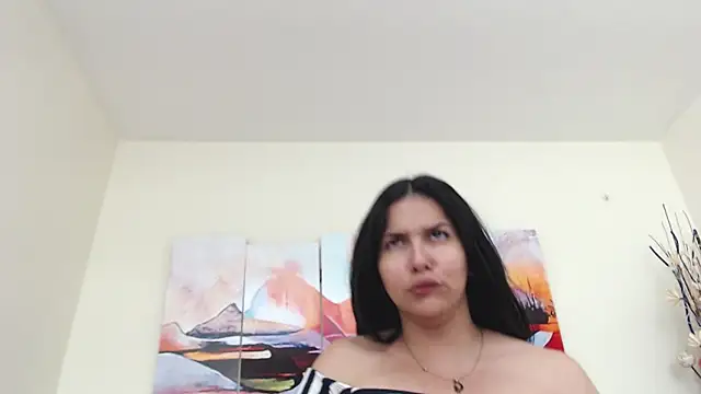 Snapshot of KatrinaRolan chatting on 02-24-25, 09:41 KatrinaRolan online show from 02-24-25, 09:41