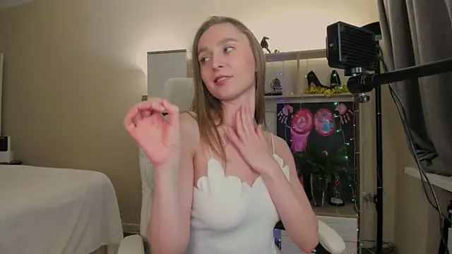 CharlotteWells online show from 01-03-25, 02:30