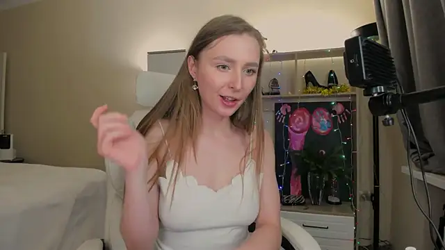 CharlotteWells online show from 01-03-25, 05:31